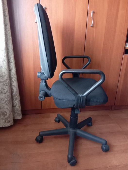 Крісло комп'ютерне, офісне, з ручками