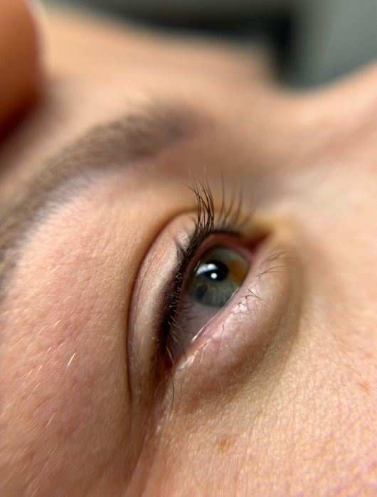 Пудрові брови, акварельні губи, міжвійка