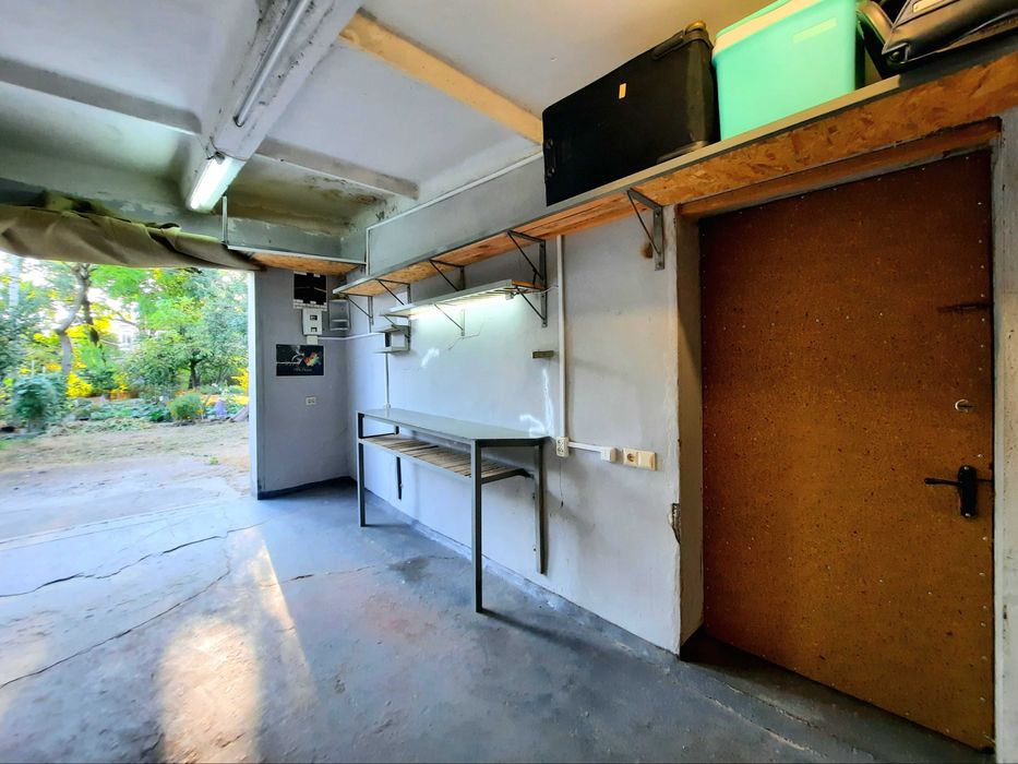 Гараж біля 10 школи і скверу ім. О.Бабаєва. | Центр