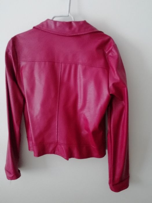 Casaco curto imitação de pele