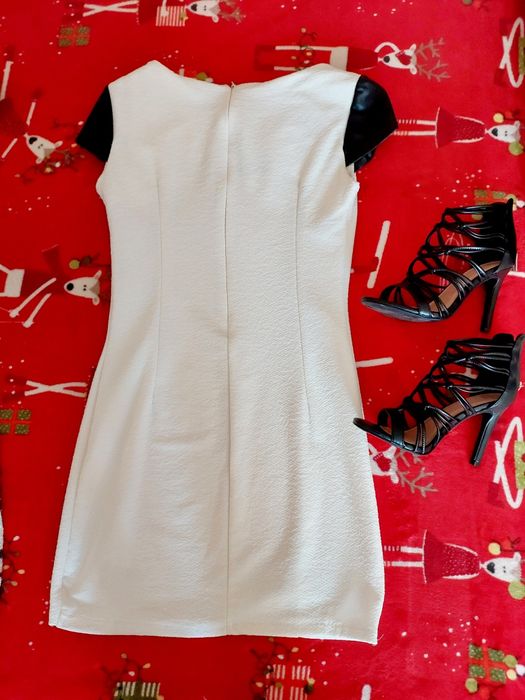 Sukienka z wstawkami z ekoskory