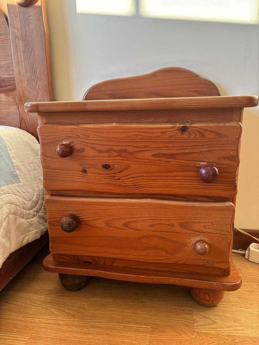 Mobília de quarto individual em madeira de pinho maciço