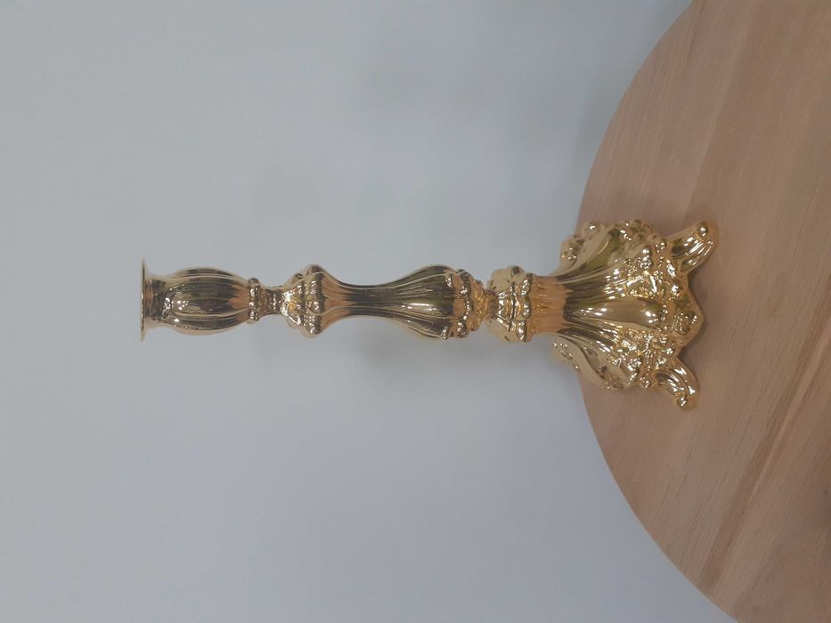 Красивый подсвечник настольный.