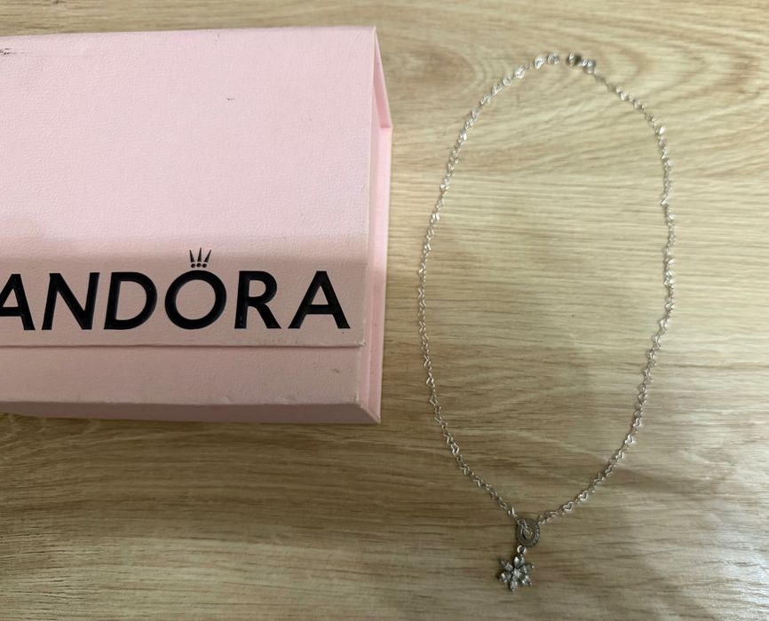 Colar pandora original,malha em corações e pendente de flor 45cm