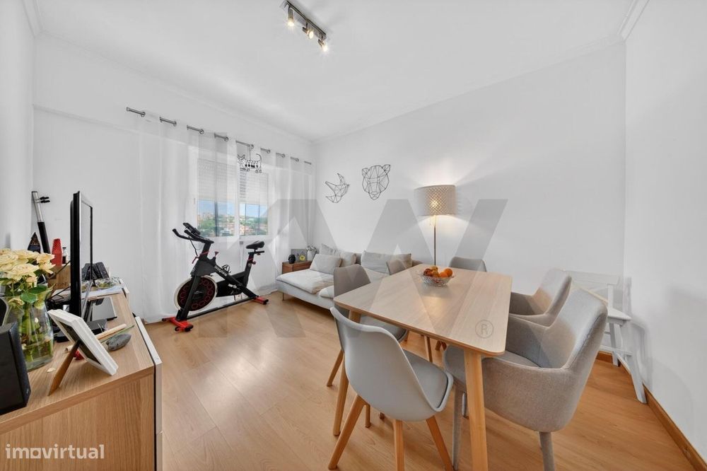 Apartamento T2 em Linda-a-Velha. Paz, Vista para o Vale do Jamor e Ace