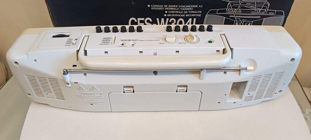 SONY CFS-W304L в хорошем состоянии.