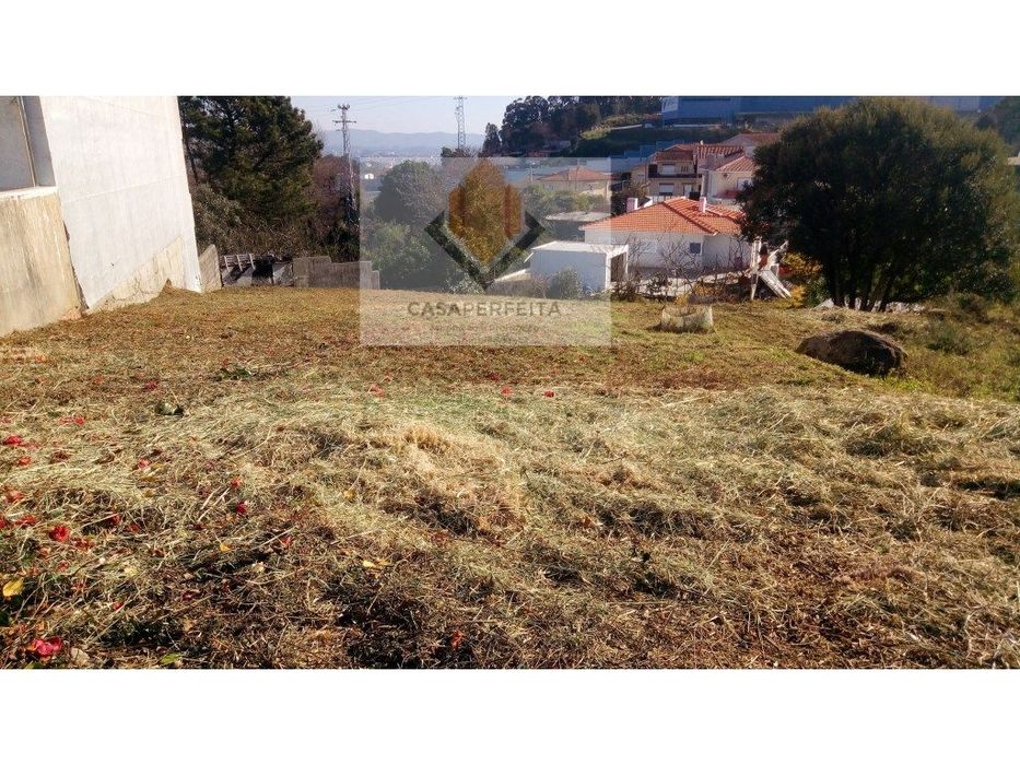 Terreno destinado a construção de moradia de 3 frentes - Pedroso (S...