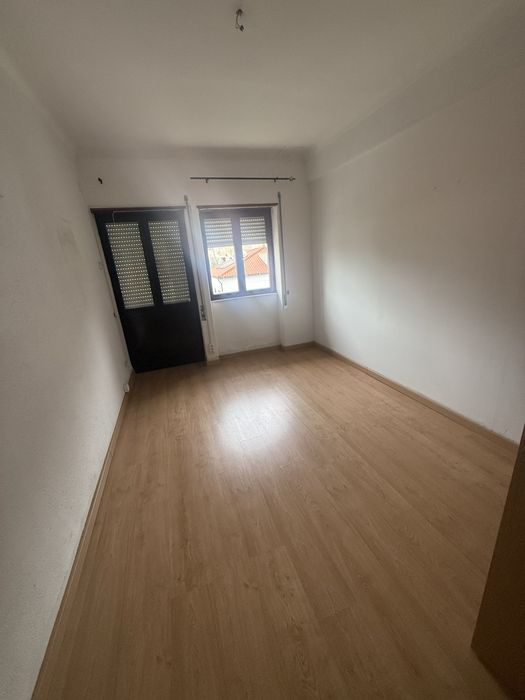 Quarto arrendar proximo estacao comboio