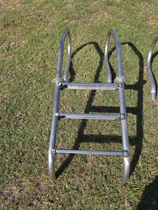 Escadas para piscina da marca Astrapool