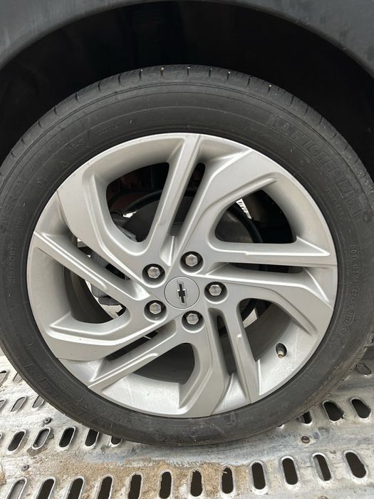 Chevrolet bolt ev euv комплект дисков с резиной 2023 год