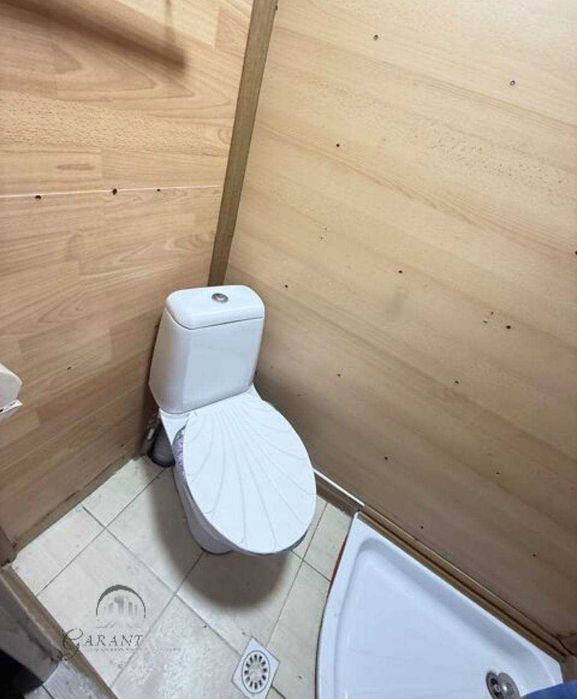 Здається компактний будинок з новим ремонтом, техніка та меблі.