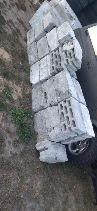 Oddam pustaki około 30 sztuk