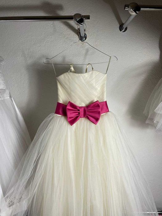 Прокат дитячих святкових суконь та костюмів