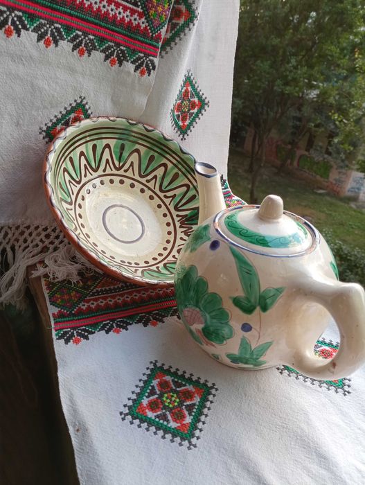 Керамічні вироби : миски васильківські і чайник узбецький