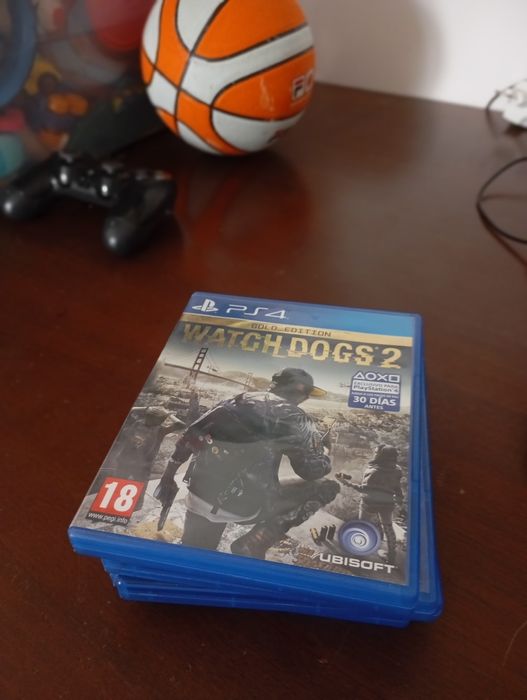 PlayStation 4 + 4 jogos