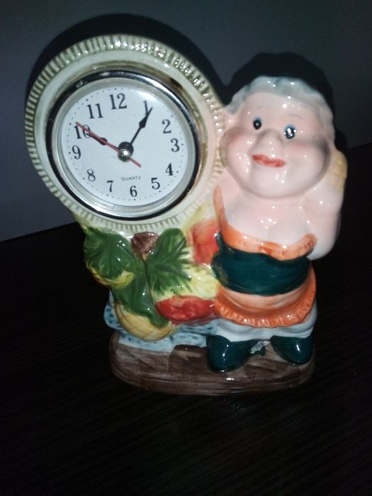 Żółty wazon zegarek plus 2 wazony