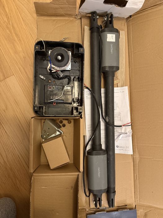 Kit portas batentes AVIDSEN STYRKA 310 IP44 240W 120º 150KG