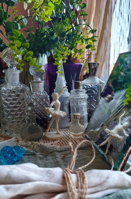 Флаконы пустые от духов шкатулка пудреница статуэтка подарок винтаж