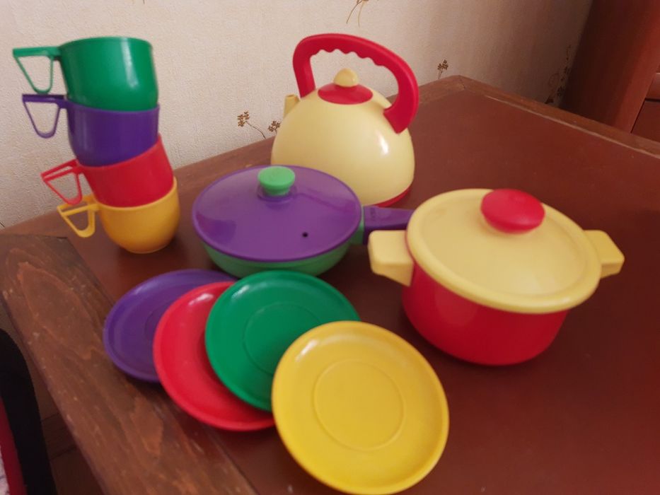Дитяча кухня + набір посуду + іграшкові фрукти та овочі