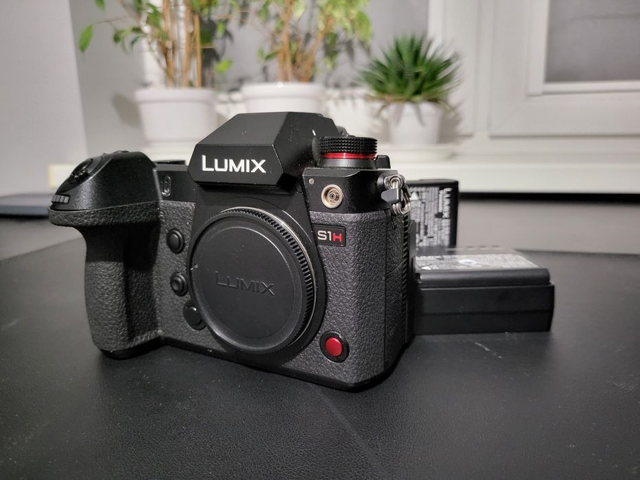 Aparat Panasonic Lumix S1H+ baterie