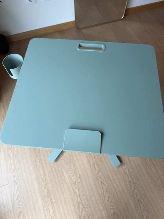IKEA MITTZON – Mesa regulável com tampo inclinável e rodas