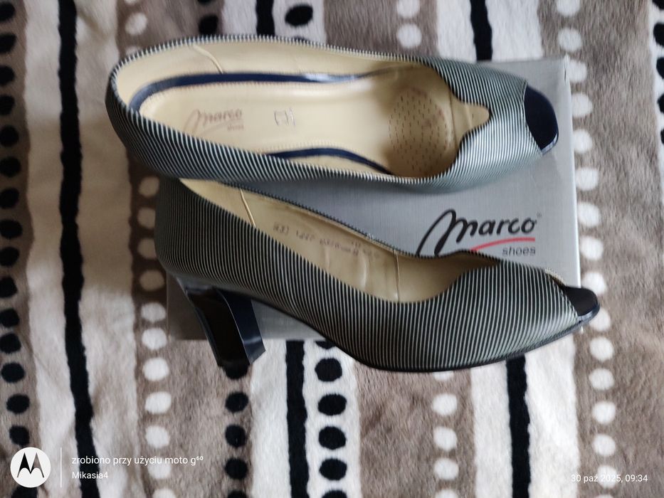 Czółenka skórzane