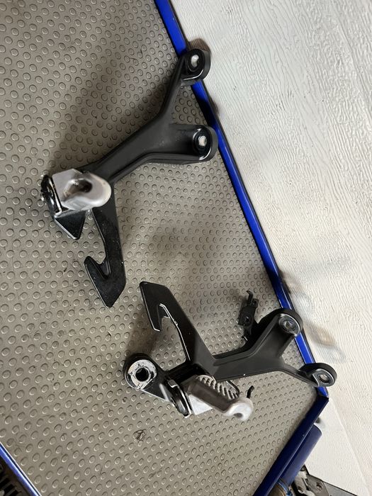 Podnózki pasazera kawasaki ninja 400 125