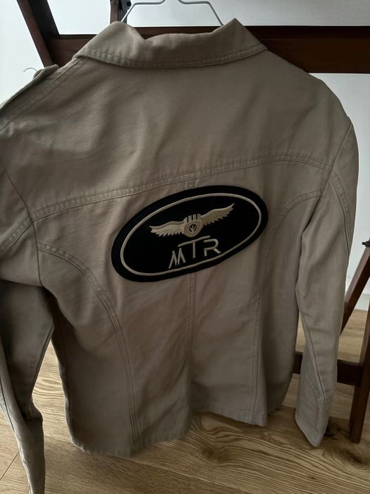 Casaco biker com emblemas