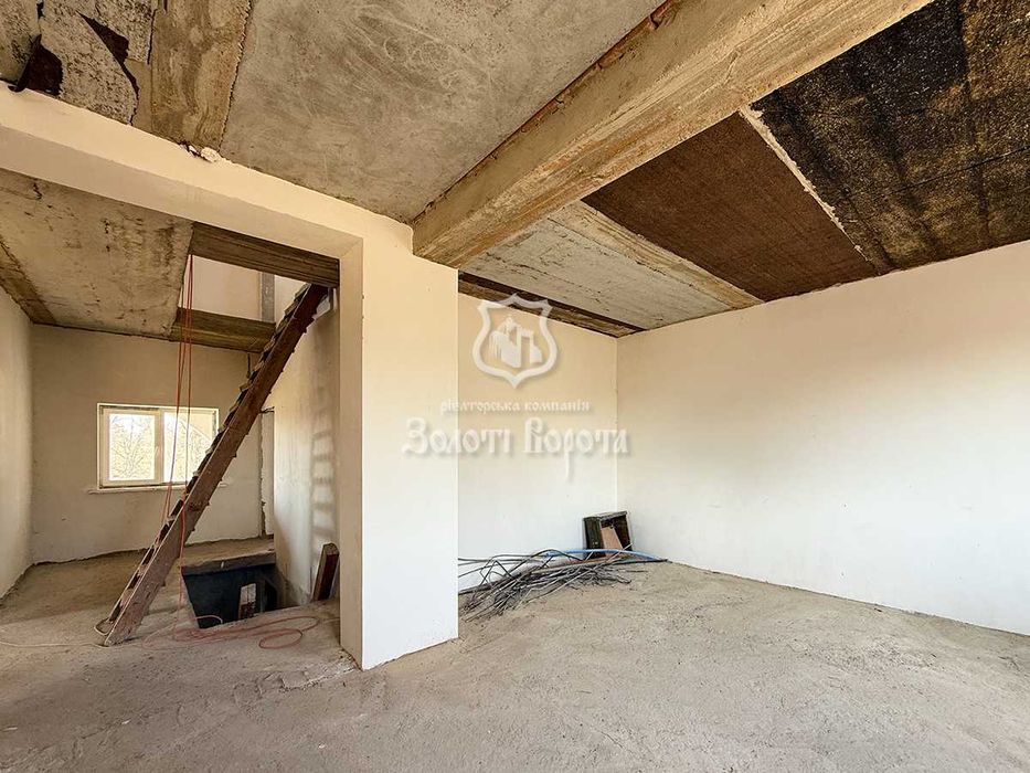 Будинок, 2 поверхи, ділянка — 0,8 га. с. Гавронщина, Макарівський р-н