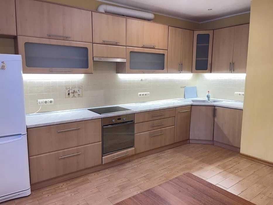 Оренда 2-к квартири на просп. Миколи Бажана