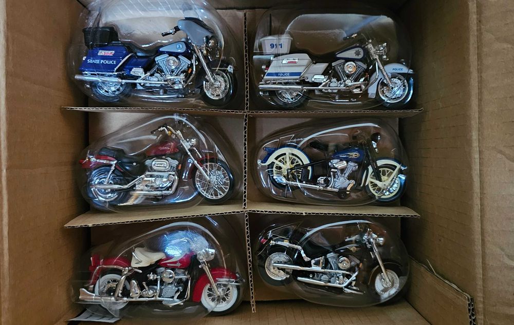 Harley-Davidson colecção motas 1/18, na caixa