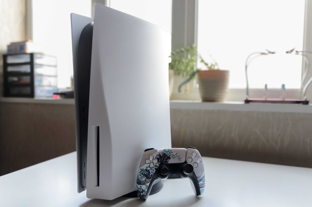 PlayStation 5 + кастом DualSense (TMR, лепестки)