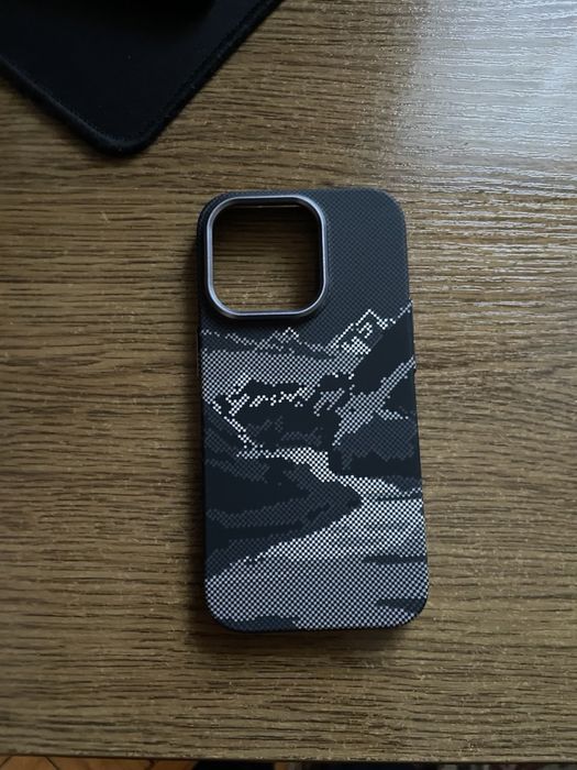 Карбоновий чехол на Iphone 14 pro