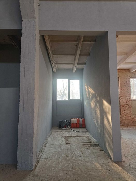 ПРОДАЖ великого 2282 кв.м ВИРОБНИЧОГО ПРИМІЩЕННЯ у Берегові, новий дах