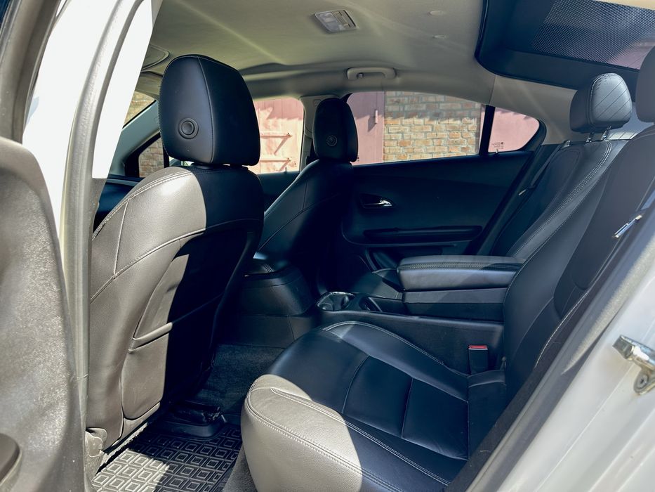 Chevrolet volt максимальна комплектація