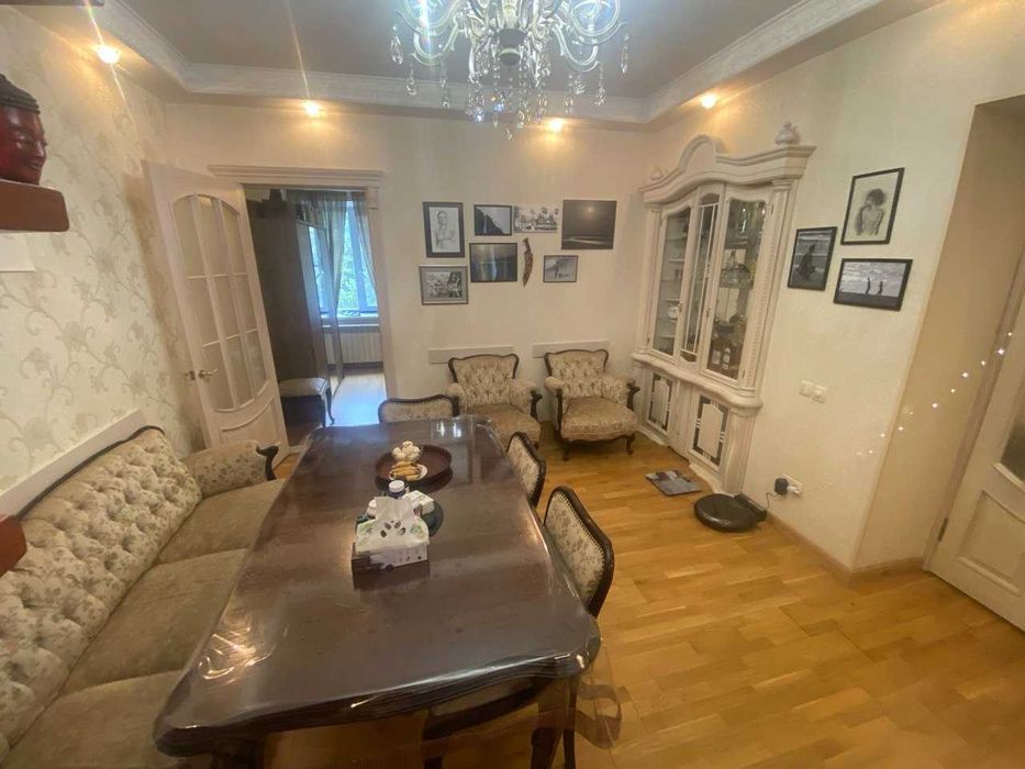 Сдам 3-комнатную квартиру в Центре г. Днепр. Евроремонт. Свой двор на 4 квартиры.