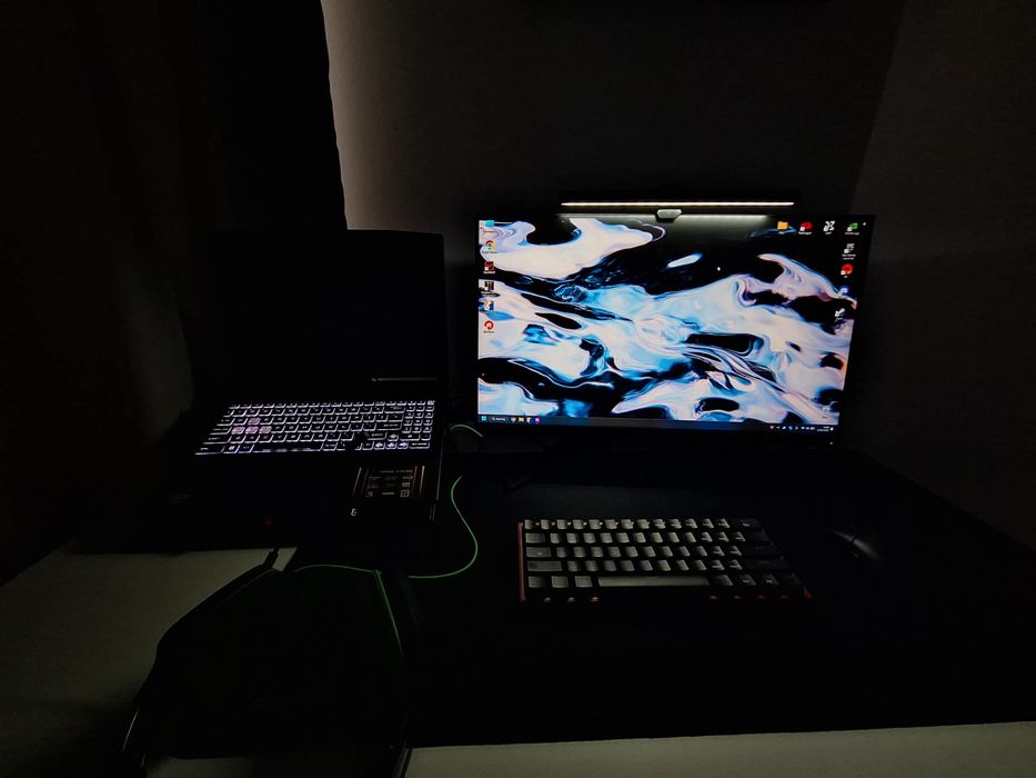 Laptop MSI Katana 15 HX B14WGK-061XPL  + Monitor Lenovo Legion