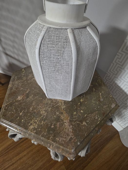 Mesa de centro/ apoio em mármore