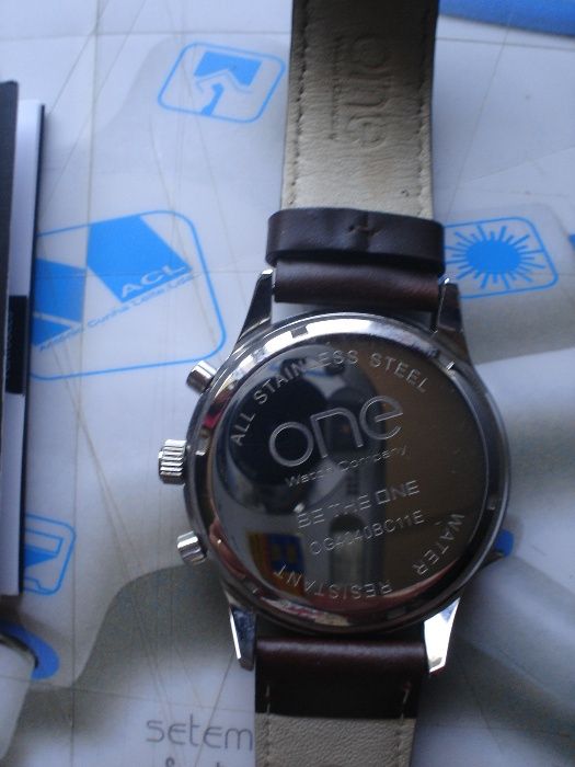 Relógio marca One novo em caixa