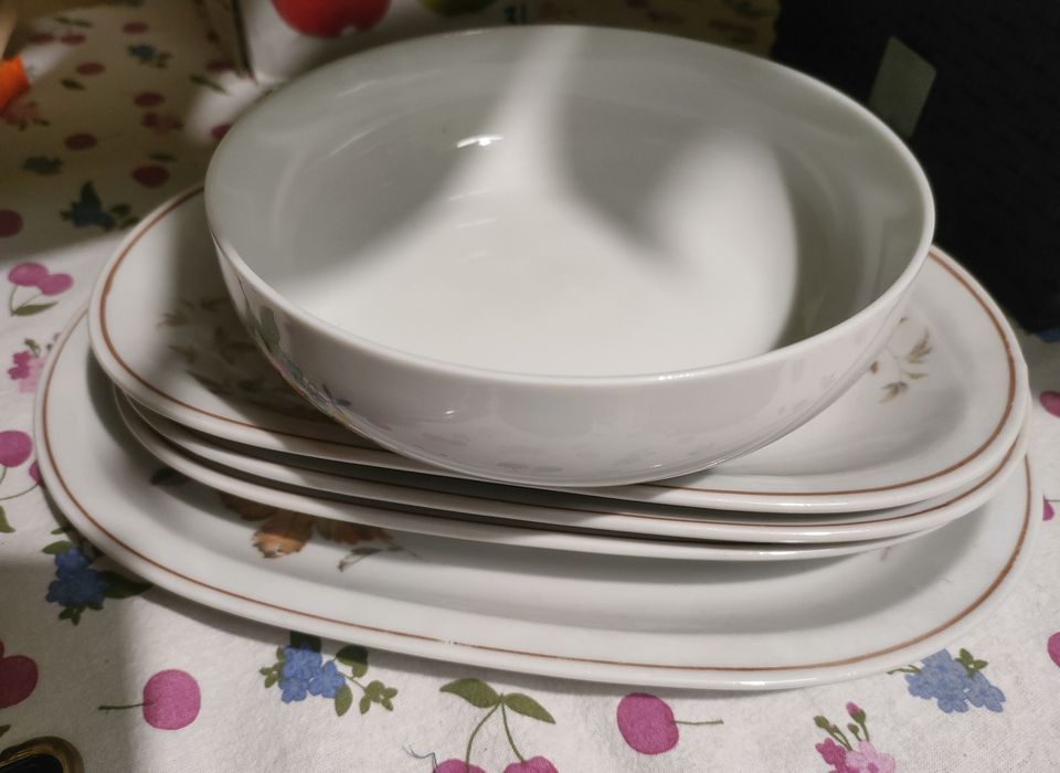 Naczynia kuchenne, tabliczka z haczykami, akcesoria kuchenne