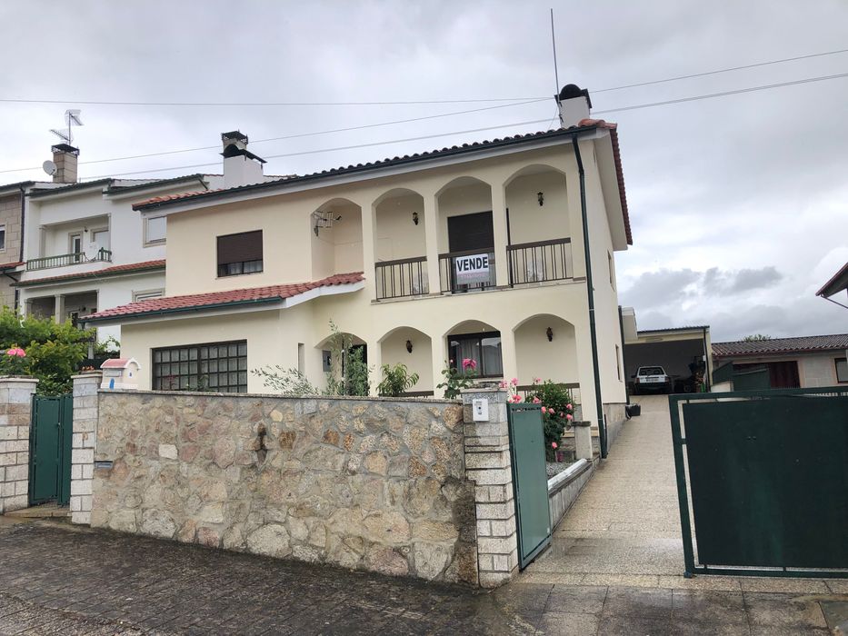 Casa usada em bom estado de conservacao — Outeiro Seco, Vila Real