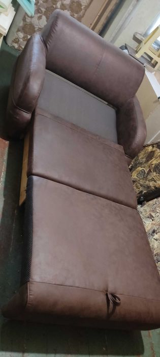 Продам  раскладной диван (кресло-кровать.)
