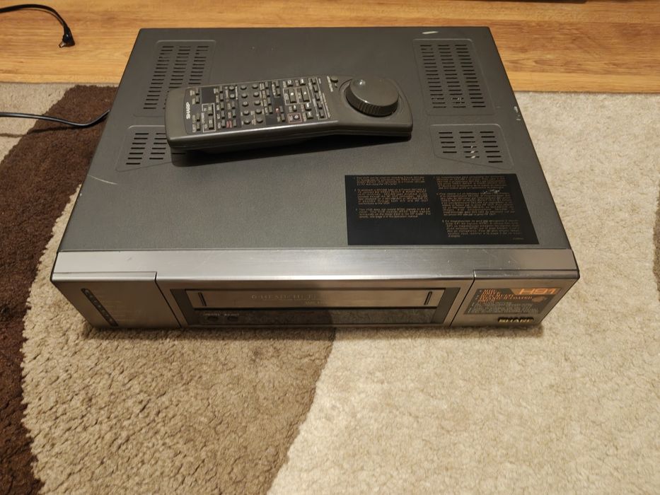 magnetowid VHS marki Sharp, model VC-H91 unikat