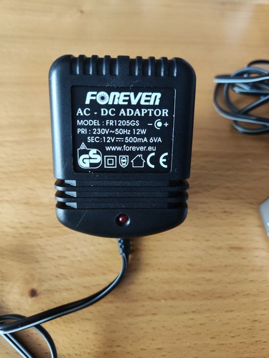 Ładowarka do akumulatorków Forever