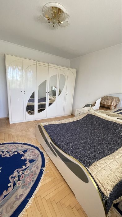 Продається будинок з басейном та сауною