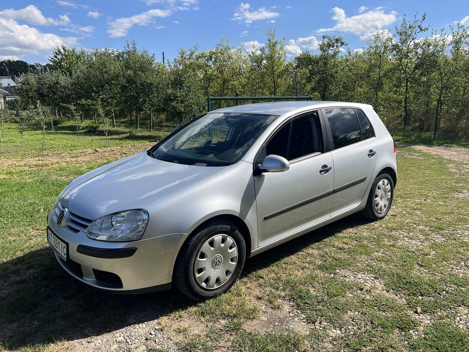 Автомобіль Фольксваген гольф 5
