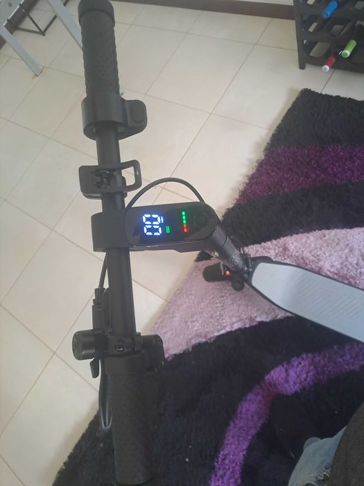 Vendo ou troco trotinete marca delovo ta nova so andei 3 vezes com ela e inda tem 3 anos de garanfia ou troco algo do meu interese