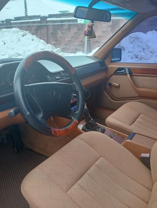 Продаю свій Мерседес 124