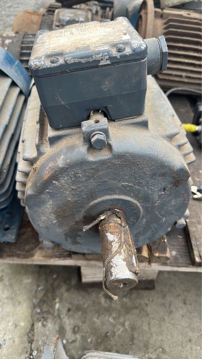 Продам электродвигатель 3 кВт 1000 об/мин