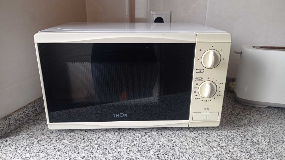 Microondas com pouco uso